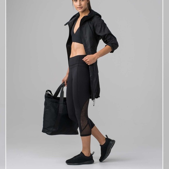 lululemon athletica Pants - Lululemon Twist & Train Crop, size 6